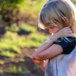 Dolori della crescita nei bambini: sintomi, cause, rimedi naturali