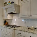 Sostituire la ferramenta per i mobili della cucina