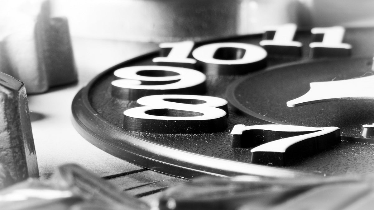 Orologi da parete moderni: tendenze per un’atmosfera ospitale