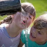 Quale e quanta acqua devono bere i bambini?