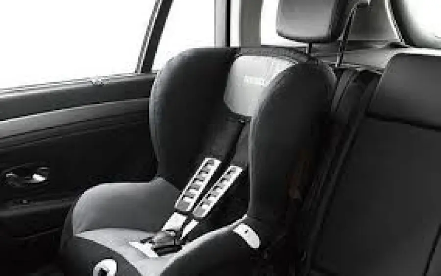 Seggiolino auto bambino come sceglierlo e sensori anti-abbandono