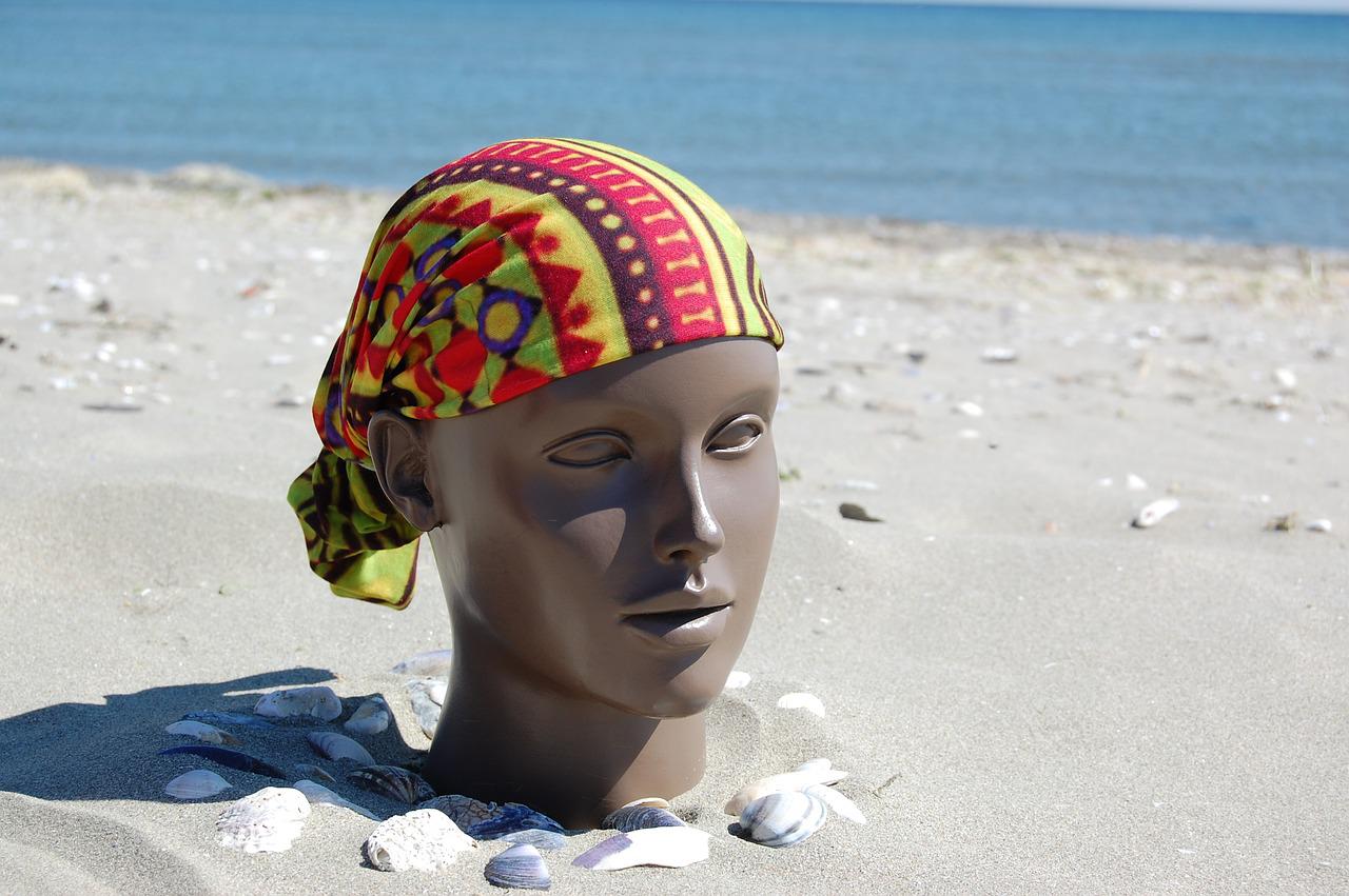 Come indossare una bandana al mare