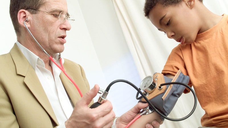 Pressione alta nei bambini: cause e sintomi