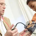 Pressione alta nei bambini: cause e sintomi