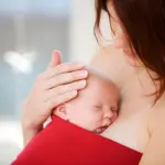 Bambini prematuri: i benefici della canguro terapia
