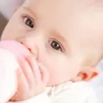 Alimentazione neonati: quando e quanto devono mangiare