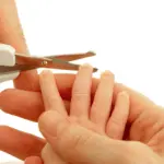 Come tagliare le unghie ai neonati