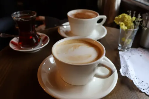 Caffè quotidiano: perché il chicco intero fa ancora la differenza