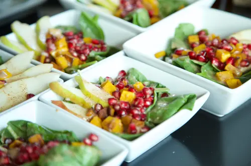 Come fare un'insalata completa e nutriente