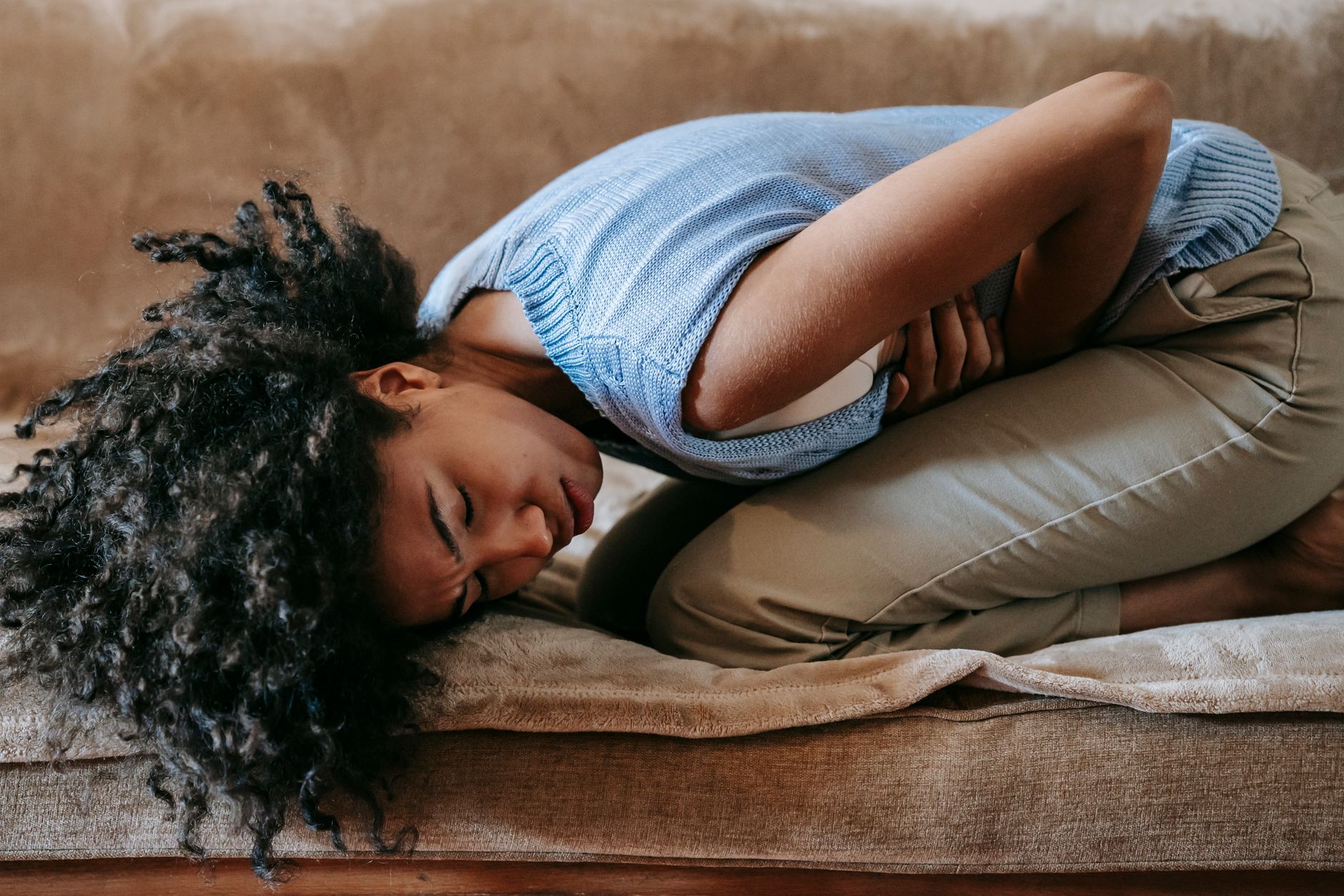 Nausea pre ciclo: cause e rimedi naturali