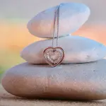 Come pulire oro, argento e diamanti con metodi naturali